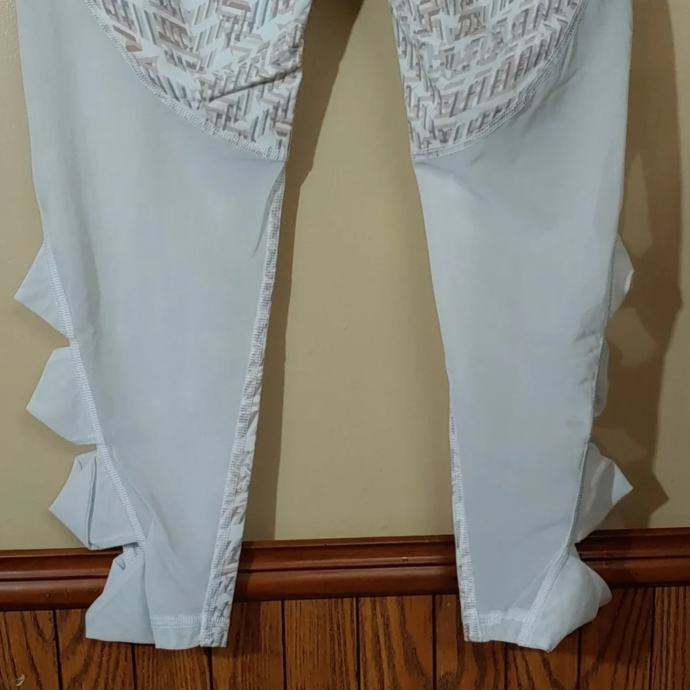Victoria's Secret Mesh Side Cut Out Capris S NWOT - Picture 7 of 8